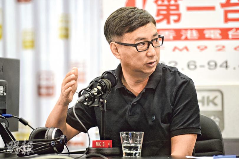 民主黨前成員狄志遠(圖)和黃成智正籌組主張溫和路線的新政治組織,任召集人的狄志遠說,組織必定會參與2016年立法會選舉。(黃志東攝) 被問到新組織會否是「忠誠反對派」,黃成智回應稱,若忠誠是指為香港市民及國家民族,而政府做錯事他們都會反對,便不介意這樣形容。(黃志東攝) 民主黨前成員狄志遠(圖)和黃成智正籌組主張溫和路線的新政治組織,任召集人的狄志遠說,組織必定會參與2016年立法會選舉。(黃志東攝) 被問到新組織會否是「忠誠反對派」,黃成智回應稱,若忠誠是指為香港市民及國家民族,而政府做錯事他們都會反對,便不介意這樣形容。(黃志東攝)