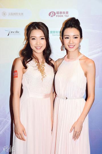 郭嘉文(左)與麥明詩(右)悉心打扮出席《仁愛堂名人名曲慈善演唱會》。(攝影:鍾偉茵) 郭嘉文(左)與麥明詩(右)悉心打扮出席《仁愛堂名人名曲慈善演唱會》。(攝影:鍾偉茵)
