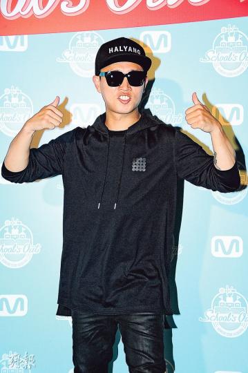 Gary稱5年來在同一個綜藝節目中演出,今次單獨跳出來挑戰自己。(攝影:鍾偉茵、梁榮達、黃梓烜)Gary稍後會到其他亞洲地方突擊校園,粉絲們要留意了。(攝影:鍾偉茵、梁榮達、黃梓烜)Gary取得4A的成績,難怪開心得擺出V字手勢。(攝影:鍾偉茵、梁榮達、黃梓烜)就算被粉絲重重包圍,Gary都表現友善。(攝影:鍾偉茵、梁榮達、黃梓烜) Gary稱5年來在同一個綜藝節目中演出,今次單獨跳出來挑戰自己。(攝影:鍾偉茵、梁榮達、黃梓烜)Gary稍後會到其他亞洲地方突擊校園,粉絲們要留意了。(攝影:鍾偉茵、梁榮達、黃梓烜)Gary取得4A的成績,難怪開心得擺出V字手勢。(攝影:鍾偉茵、梁榮達、黃梓烜)就算被粉絲重重包圍,Gary都表現友善。(攝影:鍾偉茵、梁榮達、黃梓烜)