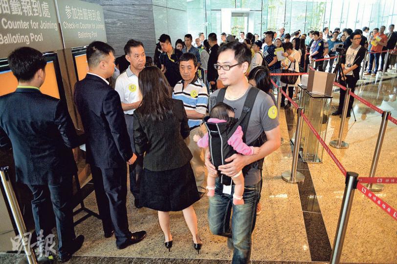 新地東涌東環II昨日進行次輪銷售,全數338伙即日沽清,而項目亦已累售約663個單位。(蘇智鑫攝)
新地東涌東環II昨日進行次輪銷售,全數338伙即日沽清,而項目亦已累售約663個單位。(蘇智鑫攝)