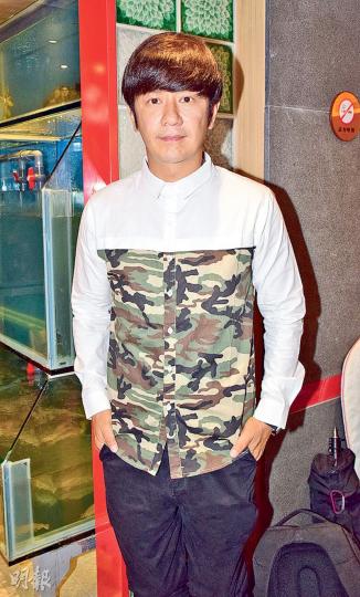 陳浩民自爆投資什麼都蝕,次次股災都蝕過百萬,買樓就冧市,所以覺得自己只適合拍戲。(攝影:梁迺楠)錢國偉於10月8日娶陳宛蔚,12名兄弟團已定,但未有透露名單。(攝影:梁迺楠)李思欣與范振鋒夫妻檔擔任食店開幕嘉賓。(攝影:梁迺楠) 陳浩民自爆投資什麼都蝕,次次股災都蝕過百萬,買樓就冧市,所以覺得自己只適合拍戲。(攝影:梁迺楠)錢國偉於10月8日娶陳宛蔚,12名兄弟團已定,但未有透露名單。(攝影:梁迺楠)李思欣與范振鋒夫妻檔擔任食店開幕嘉賓。(攝影:梁迺楠)