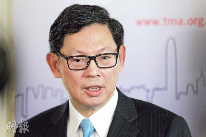 金管局總裁陳德霖(圖)表示,留意到中港股市波動影響近期樓市氣氛,8月整體交投量較7月下跌三成。(郭慶輝攝) 金管局總裁陳德霖(圖)表示,留意到中港股市波動影響近期樓市氣氛,8月整體交投量較7月下跌三成。(郭慶輝攝)