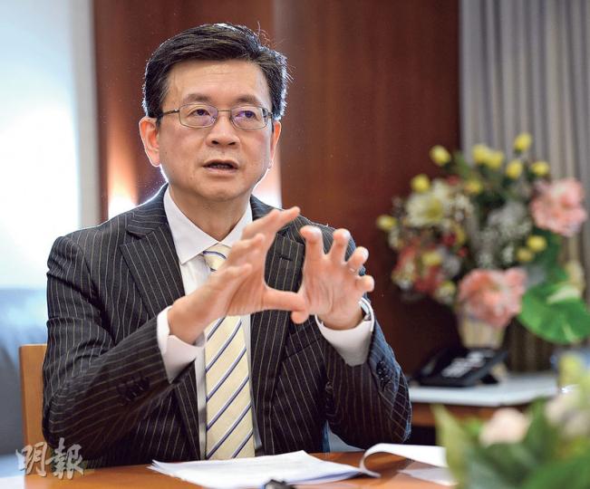 梁秉堅表示,深圳當地經濟由民企而非國企主導,創造力及適應力強,故經濟結構亦多元化。另外,不少深圳創業者業務已踏入收成期,累積大量財富,故買樓能力強勁。(劉焌陶攝) 梁秉堅表示,深圳當地經濟由民企而非國企主導,創造力及適應力強,故經濟結構亦多元化。另外,不少深圳創業者業務已踏入收成期,累積大量財富,故買樓能力強勁。(劉焌陶攝)