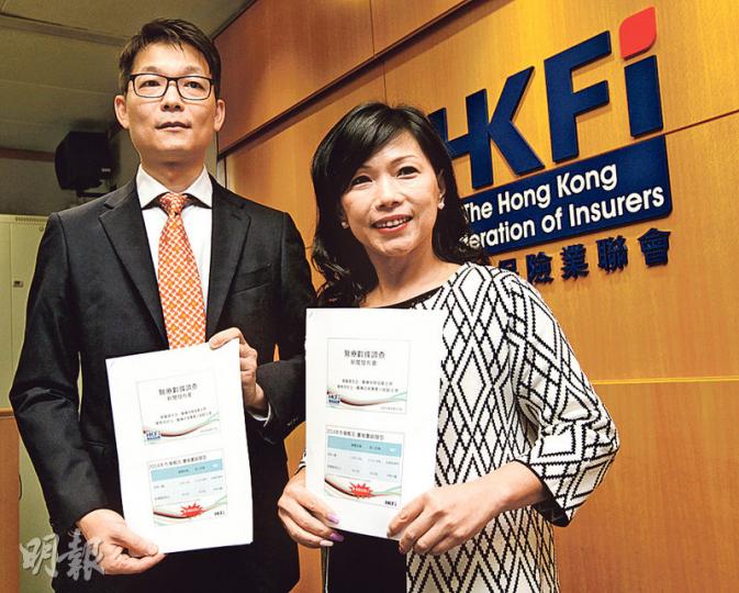 保險業聯會公布2013年醫保調查,發現住院病人所獲償付率下跌,該會醫療保險協會主席曾肇棠(左)解釋,主要是醫療費升,但保單保障額無變。該會醫療改革專責小組副主席陳秀荷(右)稱,正與政府商討自願醫保計劃的細節,目前難預測推出時的保費增幅。(李紹昌攝) 保險業聯會公布2013年醫保調查,發現住院病人所獲償付率下跌,該會醫療保險協會主席曾肇棠(左)解釋,主要是醫療費升,但保單保障額無變。該會醫療改革專責小組副主席陳秀荷(右)稱,正與政府商討自願醫保計劃的細節,目前難預測推出時的保費增幅。(李紹昌攝)