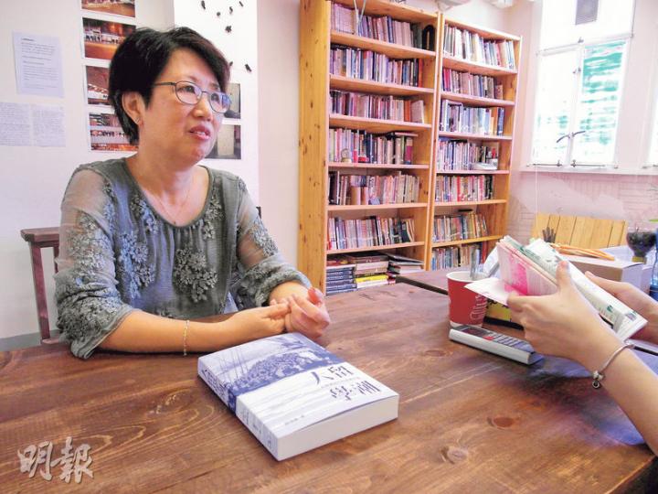 張倩儀說,「當年的年輕人,覺得沒留過學很蝕底、找不到工作,說『畢業等於失業』,你看,這不是你們現在才說的」。(陳嘉文攝) 張倩儀說,「當年的年輕人,覺得沒留過學很蝕底、找不到工作,說『畢業等於失業』,你看,這不是你們現在才說的」。(陳嘉文攝)