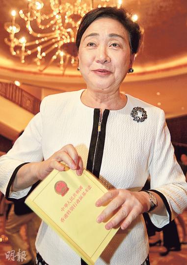 民主黨主席劉慧卿亦是論壇座上客,更兩度提問,但她問及新聞自由、表達自由等時被部分出席者喝倒彩。她批評陳佐洱將香港發展問題歸咎「去中國化」等是「唔化」。(郭慶輝攝) 民主黨主席劉慧卿亦是論壇座上客,更兩度提問,但她問及新聞自由、表達自由等時被部分出席者喝倒彩。她批評陳佐洱將香港發展問題歸咎「去中國化」等是「唔化」。(郭慶輝攝)