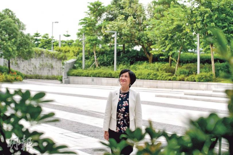 佔領運動期間立法會外示威區空地滿佈帳篷,一年後示威區冷清無人。新民黨主席葉劉淑儀表示,中央對港信心未有減弱,因佔領最後仍和平收場,最終民意取得勝利。(鄧宗弘攝) 佔領運動期間立法會外示威區空地滿佈帳篷,一年後示威區冷清無人。新民黨主席葉劉淑儀表示,中央對港信心未有減弱,因佔領最後仍和平收場,最終民意取得勝利。(鄧宗弘攝)