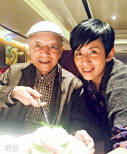 「六合彩之父」夏春秋年屆84歲,繼續龍精虎猛,難怪君如讚爸爸勁!(微博圖片) 冬叔獲冬嬸、女兒吳君如、女婿陳可辛等家人為他慶祝生日。(微博圖片) 江美儀與男友吳君祥肉緊嘴對嘴,sweet到爆!(微博圖片) 「六合彩之父」夏春秋年屆84歲,繼續龍精虎猛,難怪君如讚爸爸勁!(微博圖片) 冬叔獲冬嬸、女兒吳君如、女婿陳可辛等家人為他慶祝生日。(微博圖片) 江美儀與男友吳君祥肉緊嘴對嘴,sweet到爆!(微博圖片)
