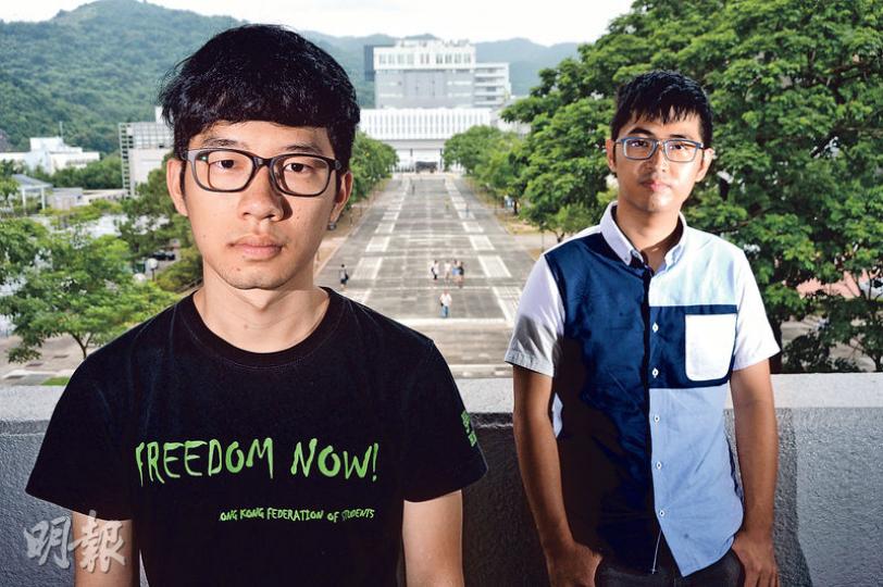 雨傘運動由學生主導,被問到當時有否想過把主導權交回佔中三子,學聯前秘書長周永康(後)說,運動開始時已有人提出這是全民運動,學生無法領導,「當時大家期望透過結盟分擔學生壓力,但平台中不同團體對於自己可承擔的壓力和可扮演的角色卻步」。至於學聯內部曾否有大分歧,現任秘書長羅冠聰(前)說分歧不大,因為沒有派系出現。(蘇智鑫攝) 雨傘運動由學生主導,被問到當時有否想過把主導權交回佔中三子,學聯前秘書長周永康(後)說,運動開始時已有人提出這是全民運動,學生無法領導,「當時大家期望透過結盟分擔學生壓力,但平台中不同團體對於自己可承擔的壓力和可扮演的角色卻步」。至於學聯內部曾否有大分歧,現任秘書長羅冠聰(前)說分歧不大,因為沒有派系出現。(蘇智鑫攝)