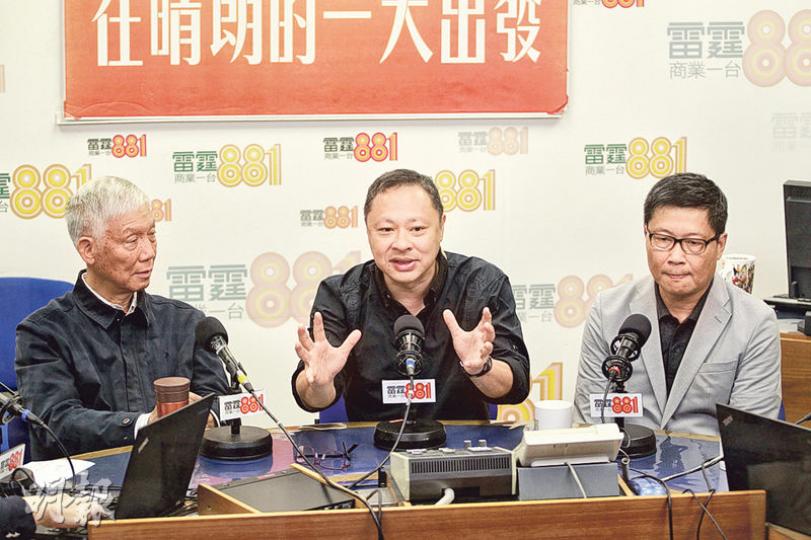 下周一便是佔領運動一周年,「佔中三子」昨接受商台訪問,陳健民(右)說仍在思考運動成效,戴耀廷(中)稱現時十分平靜,朱耀明(左)則說他現在最重要是養好身體。(郭慶輝攝) 下周一便是佔領運動一周年,「佔中三子」昨接受商台訪問,陳健民(右)說仍在思考運動成效,戴耀廷(中)稱現時十分平靜,朱耀明(左)則說他現在最重要是養好身體。(郭慶輝攝)