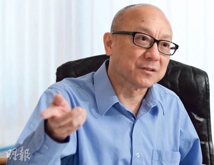 張炳強指市場「剛性」需求大,置業人士都想改善居住質素,認為1房單位的受歡迎程度會勝過開放式戶,有望成為新盤細單位未來的新趨勢。(劉焌陶攝) 張炳強指市場「剛性」需求大,置業人士都想改善居住質素,認為1房單位的受歡迎程度會勝過開放式戶,有望成為新盤細單位未來的新趨勢。(劉焌陶攝)
