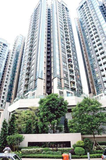 將軍澳天晉二期昨揭發2300萬元黃金失竊案,警方正追緝3名懷疑涉案在逃男女。(鍾炳然攝) 將軍澳天晉二期昨揭發2300萬元黃金失竊案,警方正追緝3名懷疑涉案在逃男女。(鍾炳然攝)