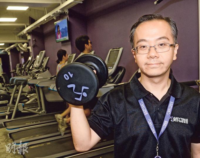 莊志剛認為「個人化」將是各行各業發展的大方向,應迎合每個客人不同的需求,更相信做生意就要做長期打算,若只懂跟風,一個浪來就會被打死。(攝影:劉焌陶)Anytime Fitness健身房配備智能化健身器材,吸引消費者。(攝影:劉焌陶) 莊志剛認為「個人化」將是各行各業發展的大方向,應迎合每個客人不同的需求,更相信做生意就要做長期打算,若只懂跟風,一個浪來就會被打死。(攝影:劉焌陶)Anytime Fitness健身房配備智能化健身器材,吸引消費者。(攝影:劉焌陶)