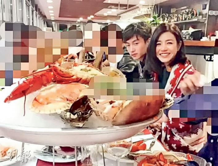 陳曉與女友陳妍希在巴黎享用海鮮餐,陳妍希更被讚沒明星架子,笑得很甜。(微博圖片)陳妍希(左)與內地女星袁珊珊(右)都支持「紅粉絲帶益起來」活動,以健康的性感拍攝封面照。(微博圖片) 陳曉與女友陳妍希在巴黎享用海鮮餐,陳妍希更被讚沒明星架子,笑得很甜。(微博圖片)陳妍希(左)與內地女星袁珊珊(右)都支持「紅粉絲帶益起來」活動,以健康的性感拍攝封面照。(微博圖片)