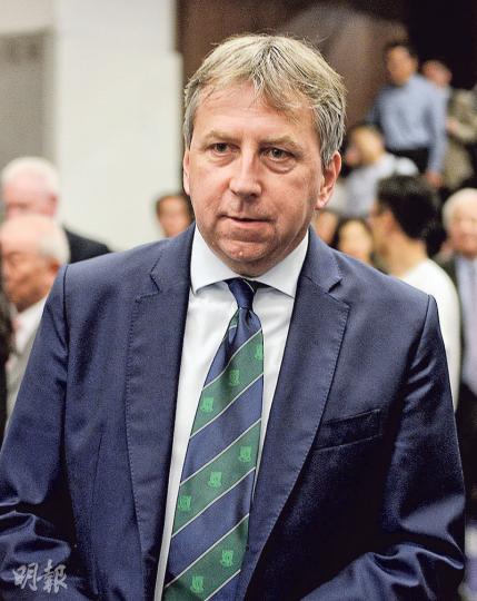 就路透社引述港大校長馬斐森,指他相信法律學院前院長陳文敏及支持他出任副校的人受壓,是有人精心策劃,馬斐森昨向本報補充,該訪問是在8月4日進行,並非談論前晚的校委會會議。(鍾林枝攝) 就路透社引述港大校長馬斐森,指他相信法律學院前院長陳文敏及支持他出任副校的人受壓,是有人精心策劃,馬斐森昨向本報補充,該訪問是在8月4日進行,並非談論前晚的校委會會議。(鍾林枝攝)