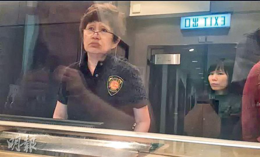 「中國鎗會」職員稱會向會員交代子彈貨源問題,並指德國當局不批出口證,「係佢哋話事唔係我話事嘛!」(鍾林枝攝) 「中國鎗會」職員稱會向會員交代子彈貨源問題,並指德國當局不批出口證,「係佢哋話事唔係我話事嘛!」(鍾林枝攝)
