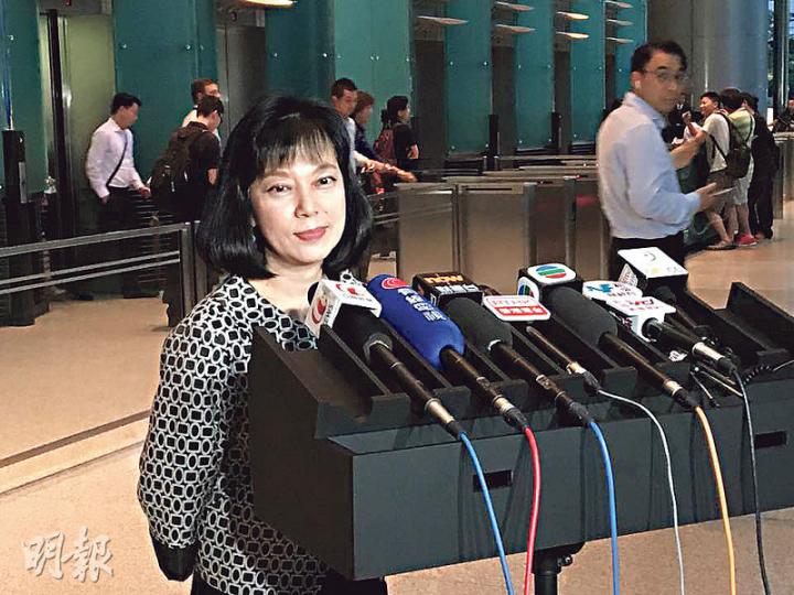 長實地產執行董事吳佳慶:“今次投得日出康城8期項目,並非回應撤資論,集團未來仍會以市價投地。” (林尚民攝) 長實地產執行董事吳佳慶:“今次投得日出康城8期項目,並非回應撤資論,集團未來仍會以市價投地。” (林尚民攝)