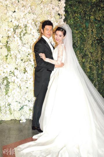 黃曉明與Angelababy昨晚在上海舉行婚宴,中、港、台、日四地均有明星到賀,場面非常盛大!(攝影:林祖傑、孫華中)李冰冰與倪妮分別當Baby的伴娘和姊妹。(攝影:林祖傑、孫華中)舒淇擺出心形圖案,祝福一對新人甜蜜蜜﹗(攝影:林祖傑、孫華中)趙薇帶住王菲女兒竇靖童到場。(攝影:林祖傑、孫華中)李亞鵬與胡軍結伴到場。(攝影:林祖傑、孫華中)林志玲穿上旗袍現身,十分高貴。(攝影:林祖傑、孫華中)水原希子騷長腿到賀。(攝影:林祖傑、孫華中)四太梁安琪和女兒何超欣。(攝影:林祖傑、孫華中)林心如(攝影 黃曉明與Angelababy昨晚在上海舉行婚宴,中、港、台、日四地均有明星到賀,場面非常盛大!(攝影:林祖傑、孫華中)李冰冰與倪妮分別當Baby的伴娘和姊妹。(攝影:林祖傑、孫華中)舒淇擺出心形圖案,祝福一對新人甜蜜蜜﹗(攝影:林祖傑、孫華中)趙薇帶住王菲女兒竇靖童到場。(攝影:林祖傑、孫華中)李亞鵬與胡軍結伴到場。(攝影:林祖傑、孫華中)林志玲穿上旗袍現身,十分高貴。(攝影:林祖傑、孫華中)水原希子騷長腿到賀。(攝影:林祖傑、孫華中)四太梁安琪和女兒何超欣。(攝影:林祖傑、孫華中)林心如(攝影