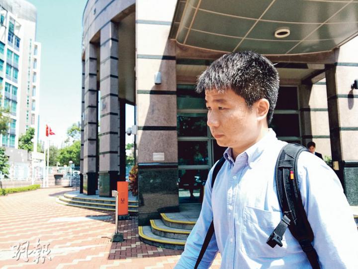 獲律政司提供免予起訴的海關關員羅耀鋒（圖）指出，聽到第三被告周光華向司機稱「Madam話畀次機會你，罰咁多，唔好同人講」。（植敏欣攝）