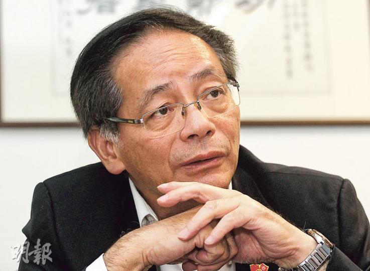 民建聯黨團召集人葉國謙強調,退任區議會與政治問題無關,指自己一直部署找人接班,雖對議會有不捨,但為政黨部署便要全局考慮。(李紹昌攝) 民建聯黨團召集人葉國謙強調,退任區議會與政治問題無關,指自己一直部署找人接班,雖對議會有不捨,但為政黨部署便要全局考慮。(李紹昌攝)