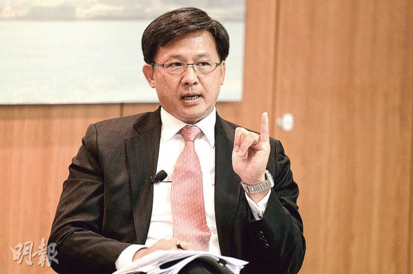 律師會前會長何君堯表示,若政府或中聯辦向他提要求,他會視乎有關要求是否合理,才決定是否接受。(黃志東攝)中大學生會昨晚召開全民議政大會,會長王澄烽(前排中)表示,與會者都不反對繼續爭取廢除特首必然出任校監制度,同學普遍不反對罷課,但覺得現無迫切性。左一為學生會副會長郭翠瑩,右一為中大校董、立法會議員范國威。(劉焌陶攝) 律師會前會長何君堯表示,若政府或中聯辦向他提要求,他會視乎有關要求是否合理,才決定是否接受。(黃志東攝)中大學生會昨晚召開全民議政大會,會長王澄烽(前排中)表示,與會者都不反對繼續爭取廢除特首必然出任校監制度,同學普遍不反對罷課,但覺得現無迫切性。左一為學生會副會長郭翠瑩,右一為中大校董、立法會議員范國威。(劉焌陶攝)