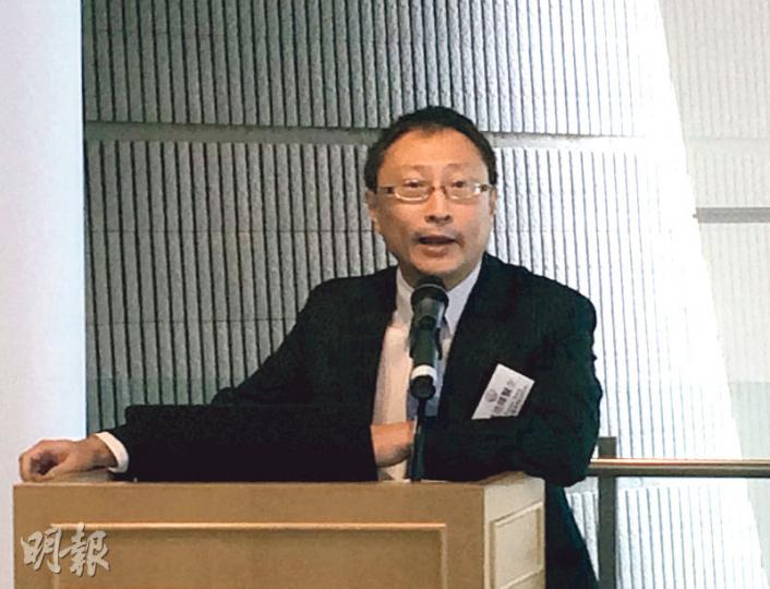 衛生防護中心前總監曾浩輝(圖)指政府值得考慮統一由獨立單位或專員負責處理疫症的謠言,更有效收集資訊。(梁杏怡攝) 衛生防護中心前總監曾浩輝(圖)指政府值得考慮統一由獨立單位或專員負責處理疫症的謠言,更有效收集資訊。(梁杏怡攝)