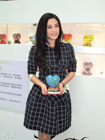 廖碧兒大讚陳國邦是很有才華的前輩。(攝影鎅O者﹕柯美)楊思琦待女兒長大一點,就帶她去做善事。(攝影鎅O者﹕柯美) 廖碧兒大讚陳國邦是很有才華的前輩。(攝影鎅O者﹕柯美)楊思琦待女兒長大一點,就帶她去做善事。(攝影鎅O者﹕柯美)