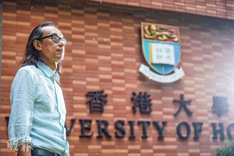 良心達人葉劍青__訪問當天,正值港大師生於中山廣場集會,捍衛港大學術自由。葉劍青所屬的良心理政,亦有聯同其他團體就陳文敏事件發聲明,向校方施壓。(蘇智鑫攝) 良心達人葉劍青__訪問當天,正值港大師生於中山廣場集會,捍衛港大學術自由。葉劍青所屬的良心理政,亦有聯同其他團體就陳文敏事件發聲明,向校方施壓。(蘇智鑫攝)