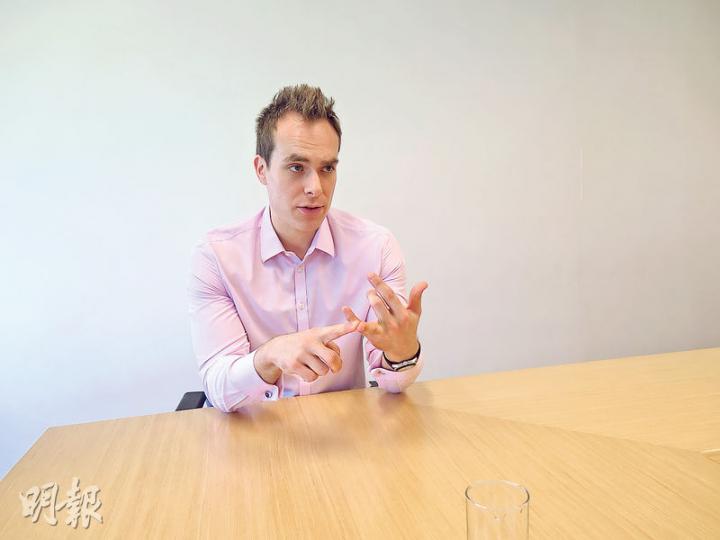 英國慈善團體Social Mobility Foundation行政總裁David Johnston認為，要幫助青年向上流，最重要是助他們開拓眼界，訂立人生目標。（李詠珊攝）
