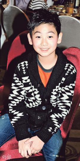 劉坤銘與羅霖所生的細仔劉子晉慣於面對鏡頭。(攝影:陳釗)劉坤銘昨日趁假期專程來欣賞細仔演出。(攝影:陳釗) 劉坤銘與羅霖所生的細仔劉子晉慣於面對鏡頭。(攝影:陳釗)劉坤銘昨日趁假期專程來欣賞細仔演出。(攝影:陳釗)