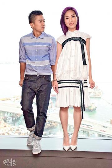 楊千嬅(右)和林海峰(左)首次合作拍戲演夫婦,在戲中不會大吵大鬧,只會互窒。千嬅爆林海峰跟她說,如果他與太太彭羚這樣,他死掉了。(攝影:梁迺楠)面對千嬅(左)這個大笑姑婆,冷面笑匠林海峰(右)一貫冷靜。(攝影:梁迺楠) 楊千嬅(右)和林海峰(左)首次合作拍戲演夫婦,在戲中不會大吵大鬧,只會互窒。千嬅爆林海峰跟她說,如果他與太太彭羚這樣,他死掉了。(攝影:梁迺楠)面對千嬅(左)這個大笑姑婆,冷面笑匠林海峰(右)一貫冷靜。(攝影:梁迺楠)