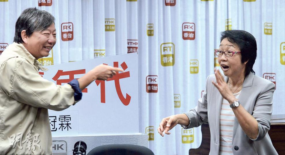 工聯會陳婉嫻(右)同工黨李卓人(左)噚日一齊去港台接受訪問,兩人政見雖然唔同,但勞工議題上都算一致,噚日一齊大鬧政府對勞工政策採拖字訣。(劉焌陶攝) 工聯會陳婉嫻(右)同工黨李卓人(左)噚日一齊去港台接受訪問,兩人政見雖然唔同,但勞工議題上都算一致,噚日一齊大鬧政府對勞工政策採拖字訣。(劉焌陶攝)