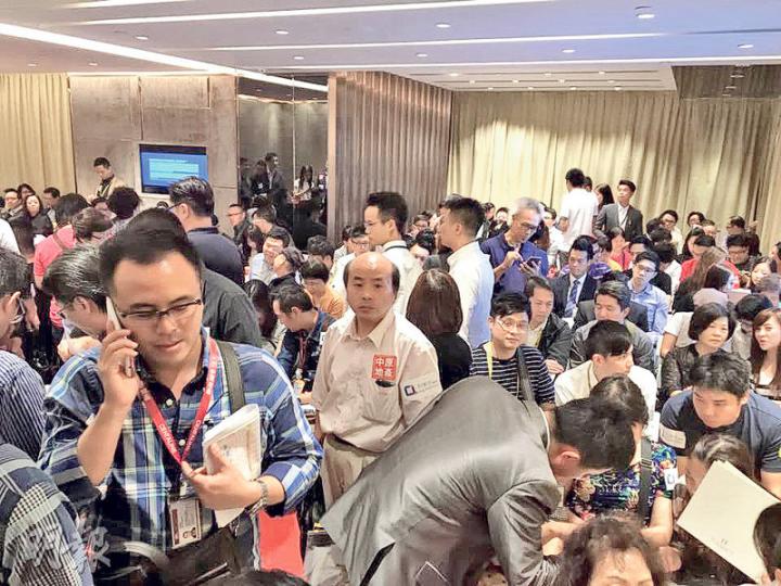 利奧坊.曉岸昨日首推162個單位,據悉,項目單日售出約140個單位,佔即日售出約85%,銷情理想。(林尚民攝) 利奧坊.曉岸昨日首推162個單位,據悉,項目單日售出約140個單位,佔即日售出約85%,銷情理想。(林尚民攝)