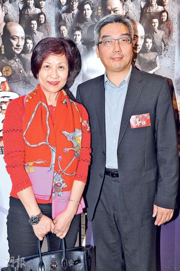 曾勵珍(左)以「老闆」稱呼TVB助理總經理杜之克(右),更表示自己根本沒時間亦不想花精力去權力鬥爭。(攝影﹕鍾偉茵) 曾勵珍(左)以「老闆」稱呼TVB助理總經理杜之克(右),更表示自己根本沒時間亦不想花精力去權力鬥爭。(攝影﹕鍾偉茵)