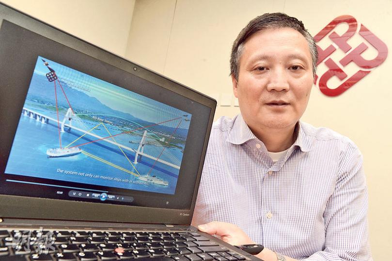 理大土木及環境工程學系教授倪一清(圖)表示,新一代橋樑監察系統加入了高解像攝影機,可主動監察橋樑前後,遠至1公里以外的船舶數據,從而推算撞橋風險,以發出警告,有助減少意外。(鍾林枝攝) 理大土木及環境工程學系教授倪一清(圖)表示,新一代橋樑監察系統加入了高解像攝影機,可主動監察橋樑前後,遠至1公里以外的船舶數據,從而推算撞橋風險,以發出警告,有助減少意外。(鍾林枝攝)