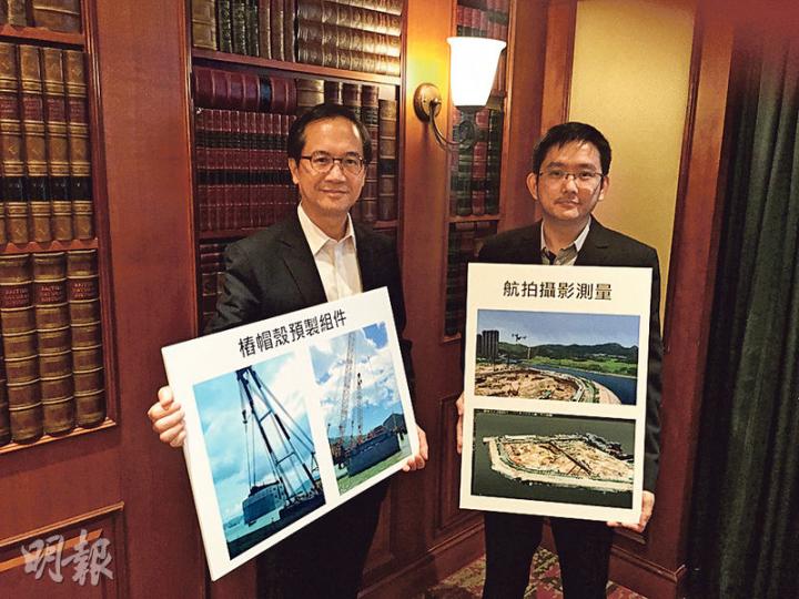 金門建築資訊模型高級技術經理黃志斌(右)表示,公司今年6月首次引入航拍攝影測量技術,較傳統方法大幅節省測量成本95%。圖左為金門建築董事(人力資源)黎永覺。(黃俊鋒攝) 金門建築資訊模型高級技術經理黃志斌(右)表示,公司今年6月首次引入航拍攝影測量技術,較傳統方法大幅節省測量成本95%。圖左為金門建築董事(人力資源)黎永覺。(黃俊鋒攝)