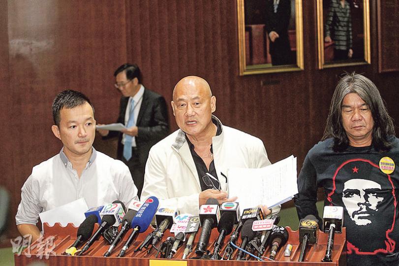 人民力量立法會議員陳志全(左起)、陳偉業和社民連議員梁國雄,就創科局撥款申請合共提交逾400項臨時動議,但只獲批10多項。3人不滿財會主席陳健波做法,揚言會在財委會「全面開戰」。(郭慶輝攝) 人民力量立法會議員陳志全(左起)、陳偉業和社民連議員梁國雄,就創科局撥款申請合共提交逾400項臨時動議,但只獲批10多項。3人不滿財會主席陳健波做法,揚言會在財委會「全面開戰」。(郭慶輝攝)