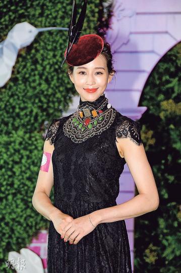 張鈞甯較前消瘦不少,原來之前在內地拍真人騷吃盡苦頭。(攝影﹕鍾偉茵)林鈺洧表示若將來拍戲,會向父親林俊賢取經。(攝影﹕鍾偉茵)腹大便便的JC穿上6吋高踭鞋行騷,笑言安志杰不知情。(攝影﹕鍾偉茵) 張鈞甯較前消瘦不少,原來之前在內地拍真人騷吃盡苦頭。(攝影﹕鍾偉茵)林鈺洧表示若將來拍戲,會向父親林俊賢取經。(攝影﹕鍾偉茵)腹大便便的JC穿上6吋高踭鞋行騷,笑言安志杰不知情。(攝影﹕鍾偉茵)