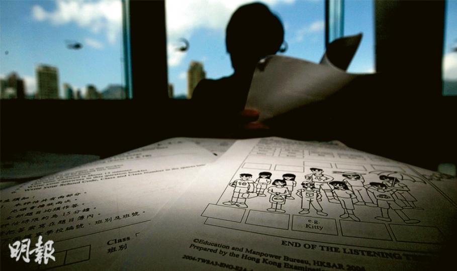 退休小學英文教師陳老師(化名)說,若學校的TSA成績不理想,教育局將派員到校與教師一起備課,令教師感壓力。(李紹昌攝)有學校在全港性系統評估(TSA)壓力下安排學生操練,苦了學生又惹起家長不滿,民主黨昨在荔枝角發起簽名運動,要求政府取消TSA。(李紹昌攝) 退休小學英文教師陳老師(化名)說,若學校的TSA成績不理想,教育局將派員到校與教師一起備課,令教師感壓力。(李紹昌攝)有學校在全港性系統評估(TSA)壓力下安排學生操練,苦了學生又惹起家長不滿,民主黨昨在荔枝角發起簽名運動,要求政府取消TSA。(李紹昌攝)
