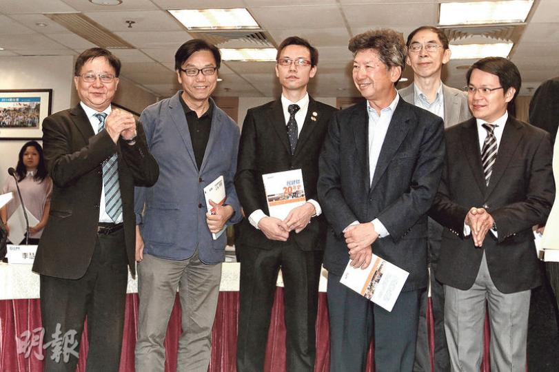 民建聯噚日喺總部舉辦第三場圓桌會議,邀請咗主張中間派嘅新思維副召集人黃成智(左二)同民主思路召集人湯家驊(右三)擔任嘉賓。(林俊源攝) 民建聯噚日喺總部舉辦第三場圓桌會議,邀請咗主張中間派嘅新思維副召集人黃成智(左二)同民主思路召集人湯家驊(右三)擔任嘉賓。(林俊源攝)