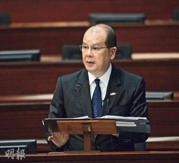 勞福局長張建宗昨在立法會稱特首政綱從無建議取消對冲,而是逐步降低對冲比例。(劉焌陶攝) 勞福局長張建宗昨在立法會稱特首政綱從無建議取消對冲,而是逐步降低對冲比例。(劉焌陶攝)