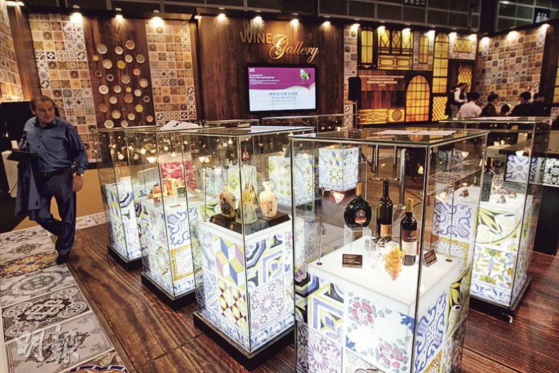 今年多個地區首次參加美酒展,包括西澳洲、新疆、寧夏及哈薩克斯坦,展出多種特色酒類。(郭慶輝攝) 今年多個地區首次參加美酒展,包括西澳洲、新疆、寧夏及哈薩克斯坦,展出多種特色酒類。(郭慶輝攝)