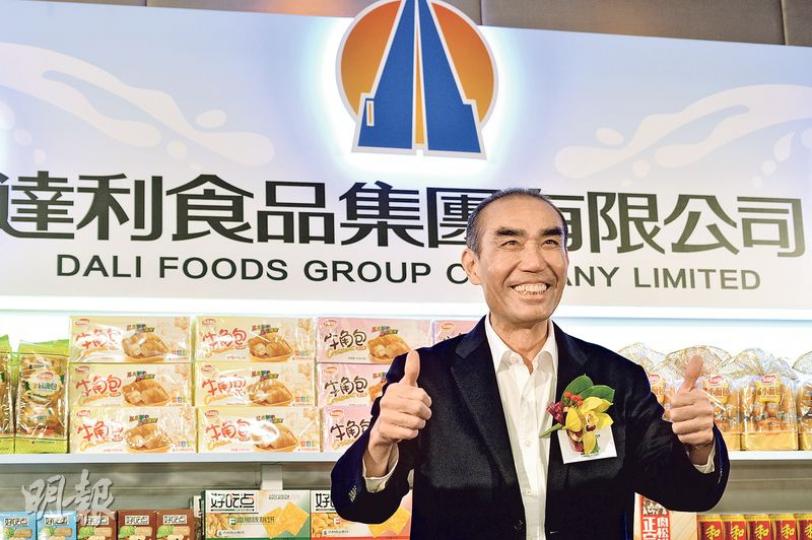 達利每手入場費為3105.99元,暫定於下周二開始公開招股,預計10月20日掛牌。圖為達利食品董事長兼首席執行官許世輝。(馮凱鍵攝) 達利每手入場費為3105.99元,暫定於下周二開始公開招股,預計10月20日掛牌。圖為達利食品董事長兼首席執行官許世輝。(馮凱鍵攝)