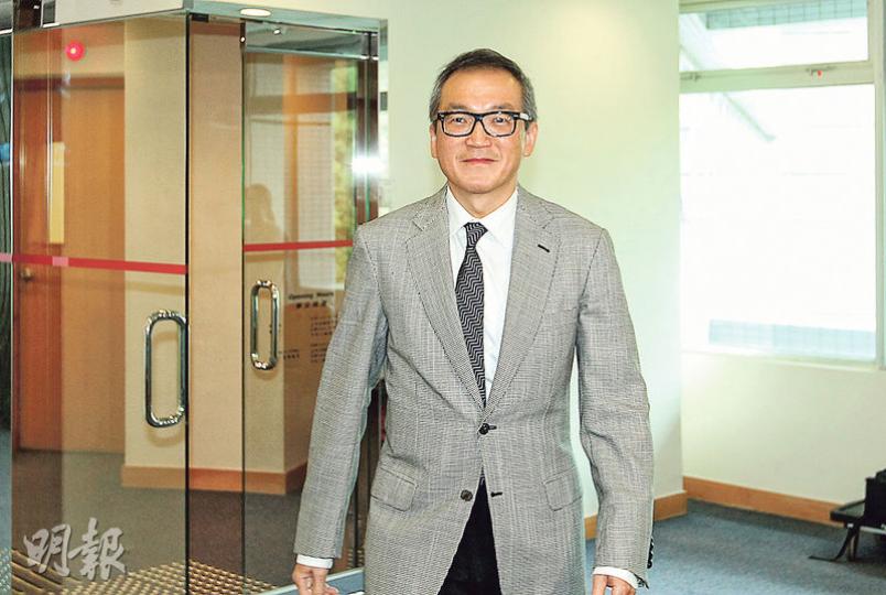 現已兩度被裁定專業失德的皮膚科專科醫生葉榮根,再被不恰當向病人提供意見進行人類乳頭狀瘤病毒化驗,以及濫收化驗費及調查費,昨接受醫務聆訊。(林俊源攝) 現已兩度被裁定專業失德的皮膚科專科醫生葉榮根,再被不恰當向病人提供意見進行人類乳頭狀瘤病毒化驗,以及濫收化驗費及調查費,昨接受醫務聆訊。(林俊源攝)