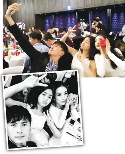 鄭元暢(左起)、陳妍希與林依晨難得聚頭,當然要自拍留念。(微博圖片) 鄭元暢(左起)、陳妍希與林依晨難得聚頭,當然要自拍留念。(微博圖片)