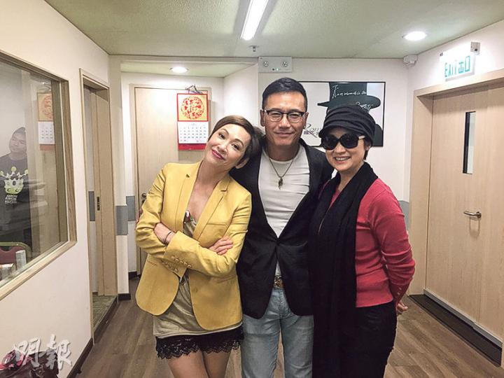 余安安與三嫂戚美珍為演唱會綵排,三哥苗僑偉來探班。(攝影鎅O者:鍾一虹) 余安安與三嫂戚美珍為演唱會綵排,三哥苗僑偉來探班。(攝影鎅O者:鍾一虹)
