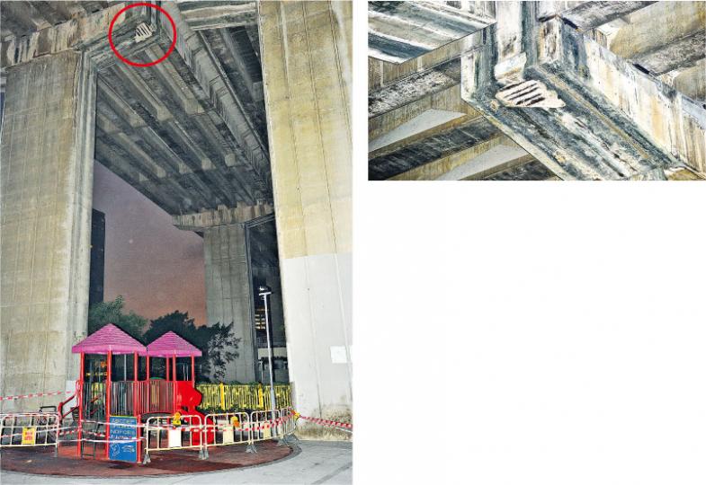 屯門公路深井段橋底前晚發生石屎剝落事件，一幅約1米乘1米石屎剝落（左圖紅圈示），墜至約40米下深康路遊樂場，無人受傷。石屎剝落處露出5條鋼筋（上圖）。（樊銳昌攝）記者昨再到有天橋底石屎墜落的遊樂場視察，發現散滿一地的石屎仍未清理。（樊銳昌攝）
