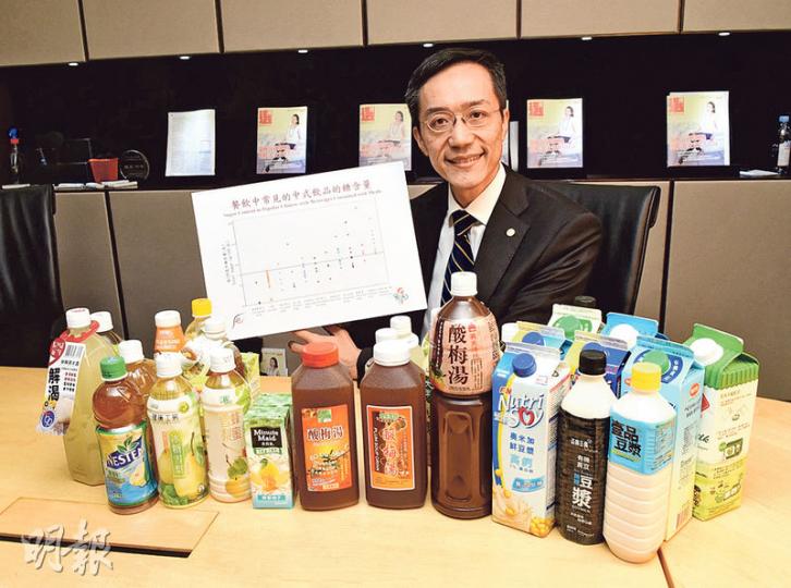 消委會測試101款非預先包裝的中式飲品，發現當中三成屬「高糖」；預先包裝飲品的含糖量亦高。食物安全中心首席醫生（風險評估及傳達）楊子橋（圖）稱，攝取過多糖分可增肥胖症、糖尿病及心臟病風險。（陳淑安攝）
