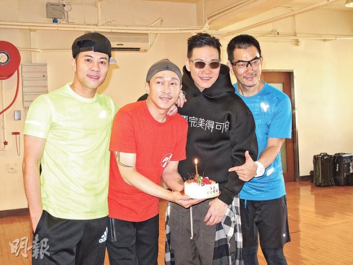 梁漢文、蘇永康及小齊為黃家強補祝51歲生日。(攝影/記者:林蘊兒) 梁漢文、蘇永康及小齊為黃家強補祝51歲生日。(攝影/記者:林蘊兒)