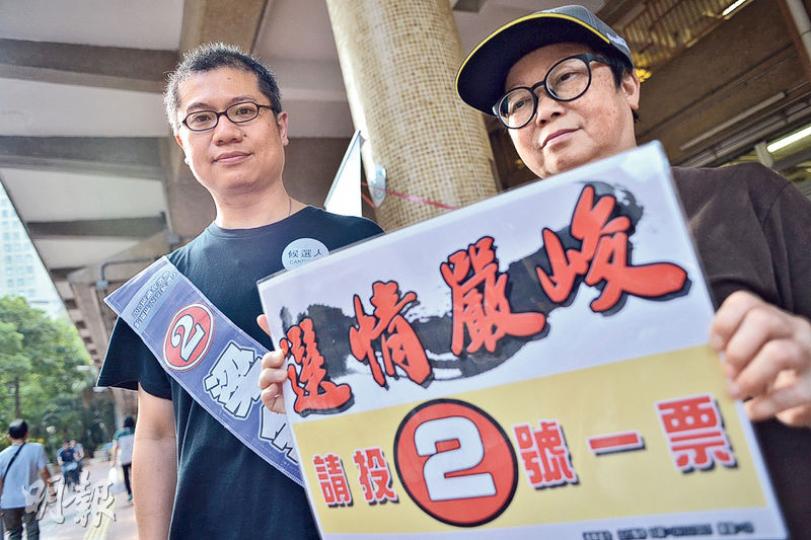 「北區水貨客關注組」發言人梁金成(左)出戰北區彩園選區,挑戰爭取五度連任的民建聯蘇西智,其得票率或可反映水貨客議題在區選的支持度。(蘇智鑫攝) 「北區水貨客關注組」發言人梁金成(左)出戰北區彩園選區,挑戰爭取五度連任的民建聯蘇西智,其得票率或可反映水貨客議題在區選的支持度。(蘇智鑫攝)